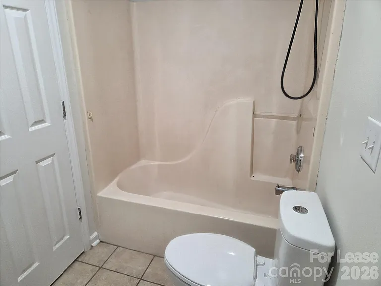 121 Foxglove Dr — Photo 10