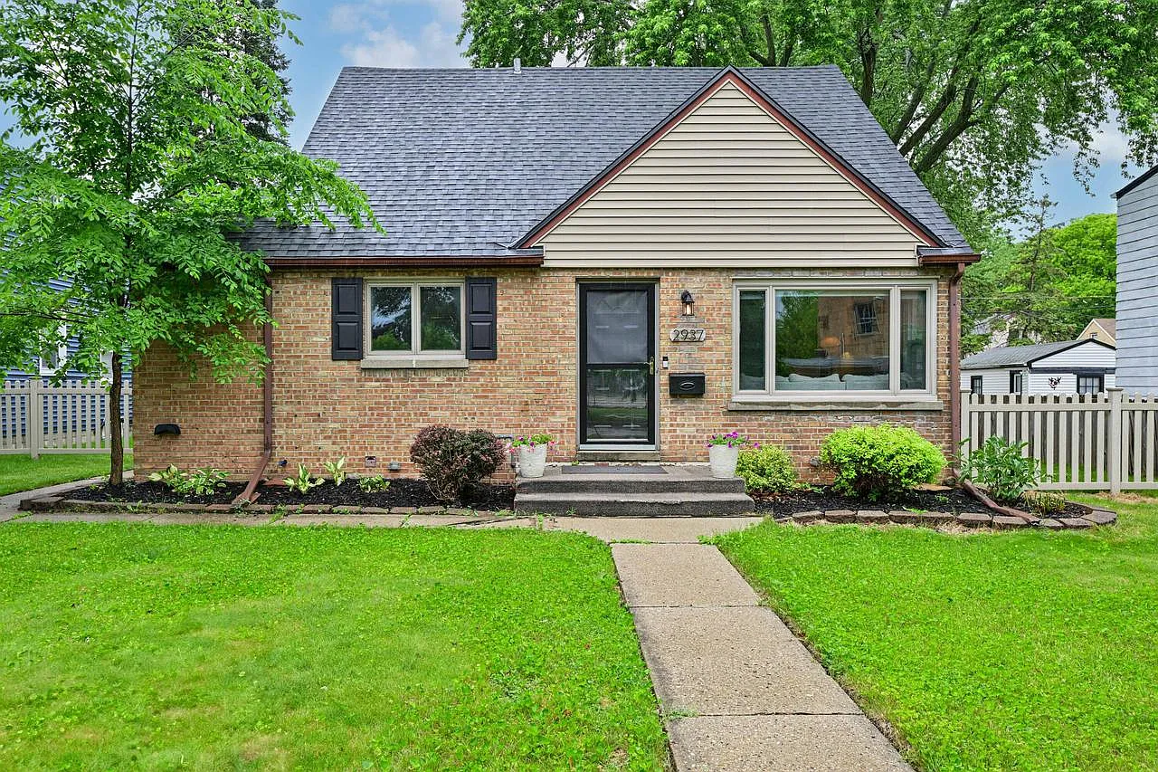 2937 North 81st STREET photo 1