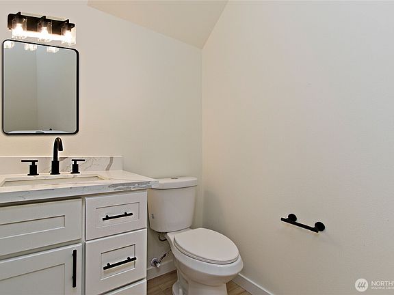 5th image of 16119 Camden Drive E