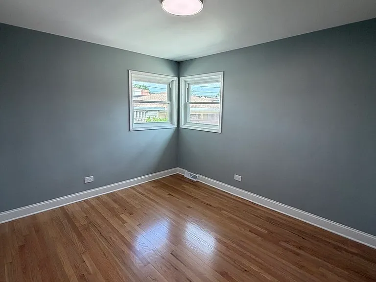 8908 Ozark Ave — Photo 10