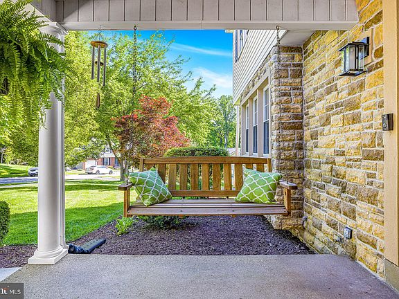 3rd image of 36 N Cliffe Dr