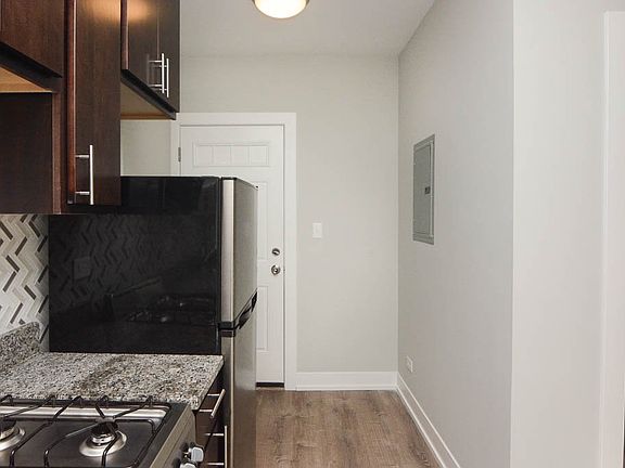 5th image of 431 W Belden Ave APT C301