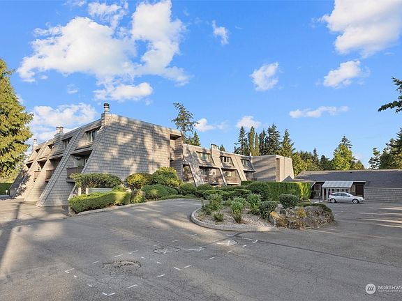2nd image of 21615 80th Avenue W #204