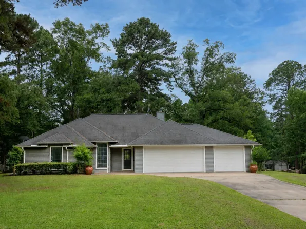 108 Old Barn Cir, Holly Lake Ranch, TX 75765