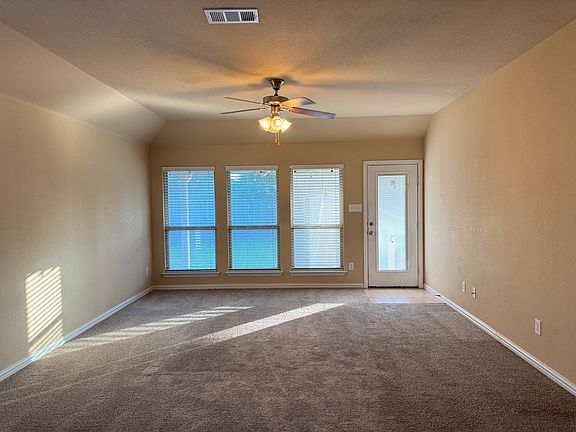 3rd image of 616 Kinghaven Dr