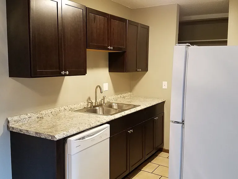 Briar Oaks Apartments — Photo 3