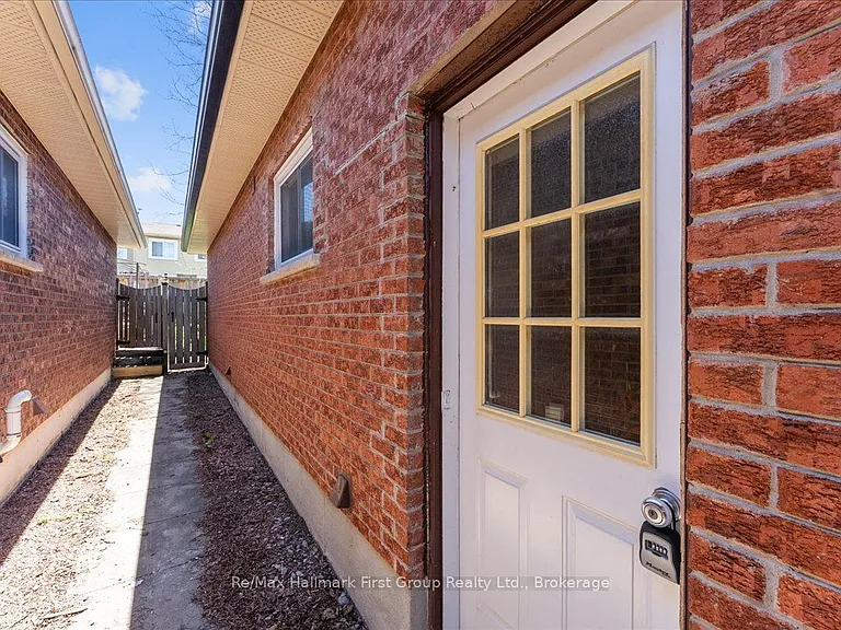 121 Ribblesdale Dr — Photo 23