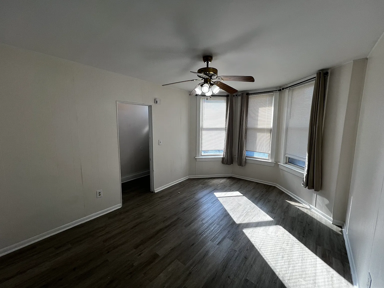 3 bed, 1100 sqft, $1,300 — Photo 2