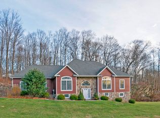 35 Huyler Dr, Hyde Park, NY 12538