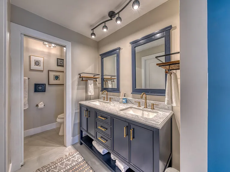 SE 1st Pl — Photo 7