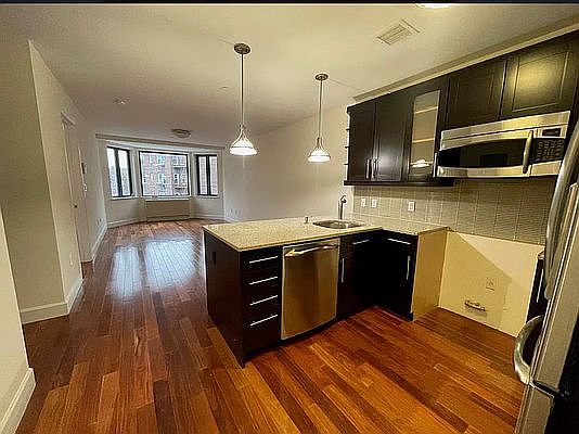 3rd image of 83-30 Kew Gardens Rd #2G