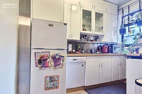 Rented by Sotheby's International Realty | media 11