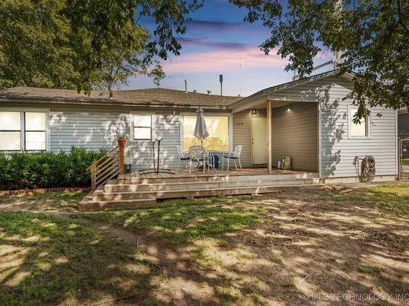 217 N Bristow Ave, Coweta, OK 74429