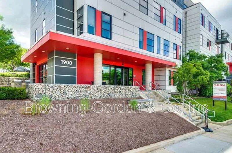 1 bed, 1.0 bath, 755 sqft, $1,695 — Photo 2
