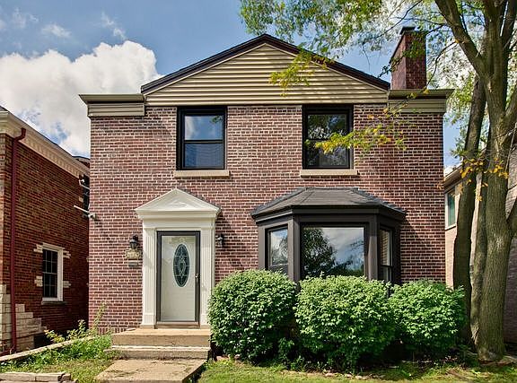 2nd image of 6624 N Drake Ave