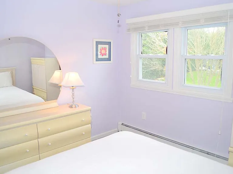 20 Burbank Ave — Photo 17