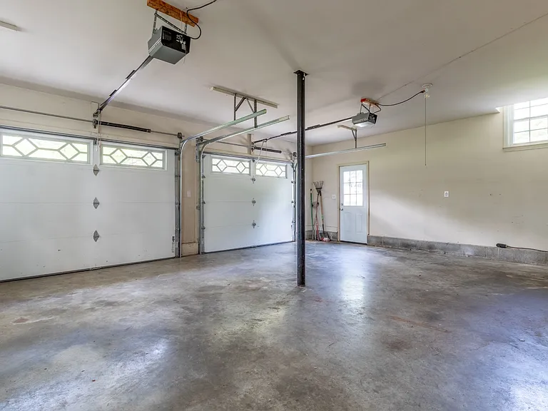1735 Cedarcroft Dr — Photo 45