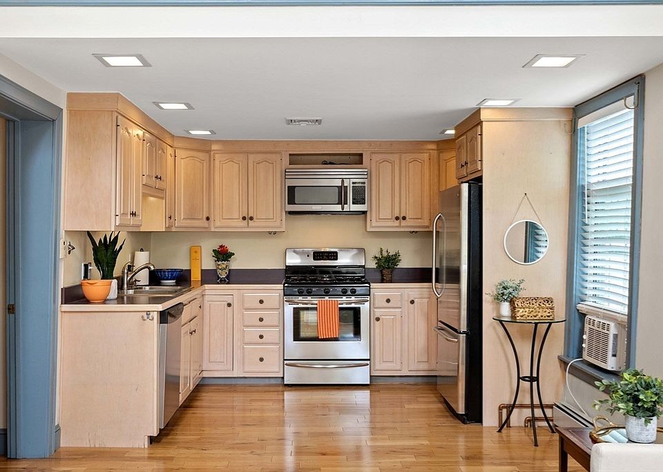 1st image of 26 Allen St Unit 26