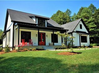 23 Leon Lara Ln, Flat Rock, NC 28731