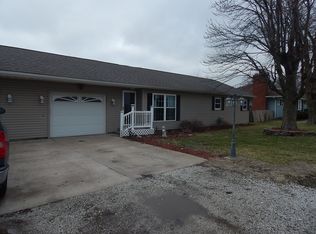 209 N Main St, Reynolds, IL 61279