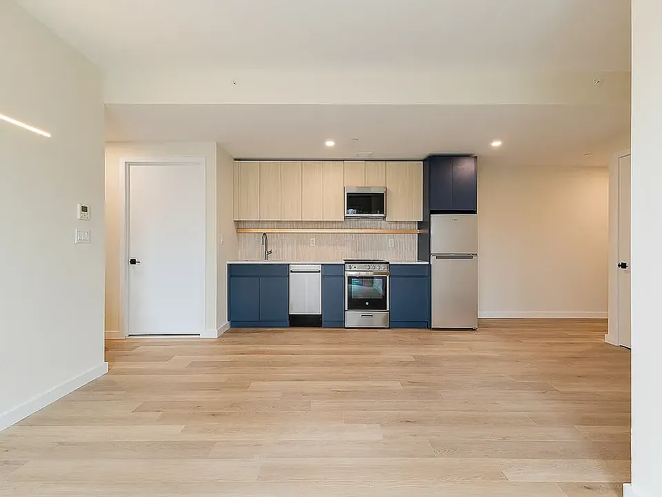 100 S 9th St #203