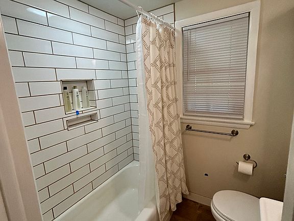 5th image of 913 Rockland Ave
