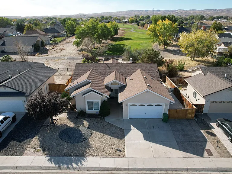 1021 Pepper Ln — Photo 2