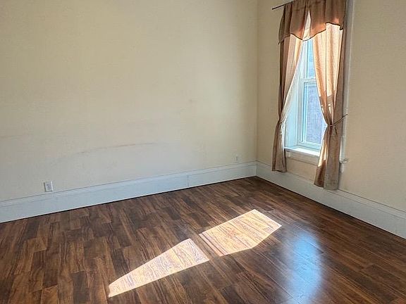5th image of 605 Bluff St APT 320