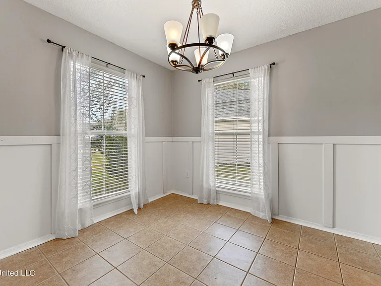 13446 Addison Ave — Photo 6
