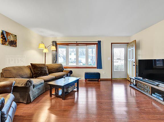 3rd image of 604 Princeton Dr