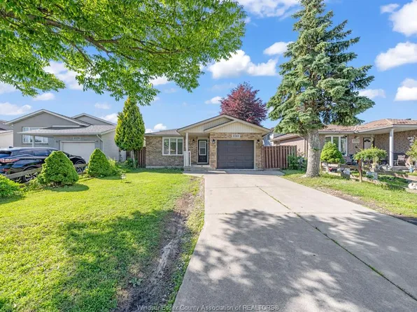 1541 Foster Ave, Windsor, ON N8W 5P8