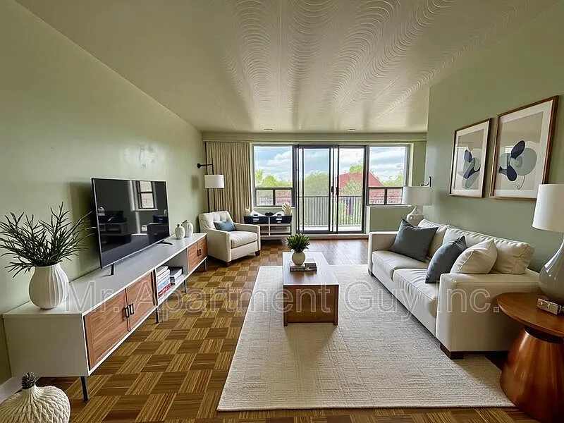 1 bed, 1.0 bath, 700 sqft, $1,950 — Photo 2