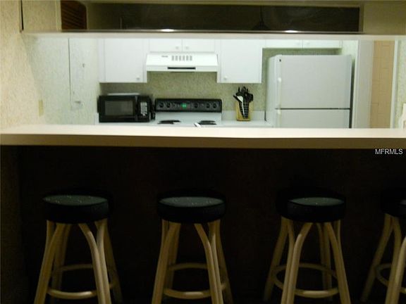 4th image of 3026 Camelot Dr #3026