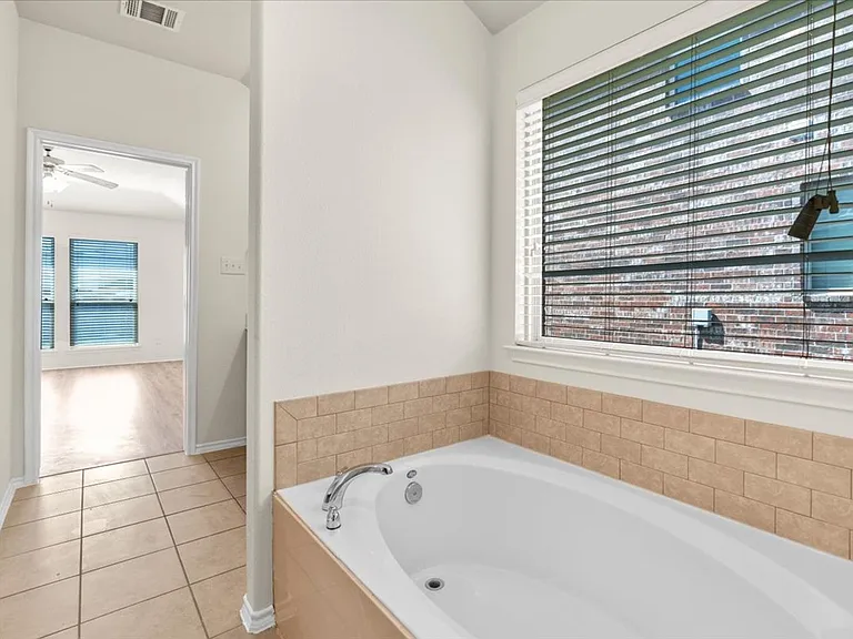 1729 Park Trails Blvd — Photo 18