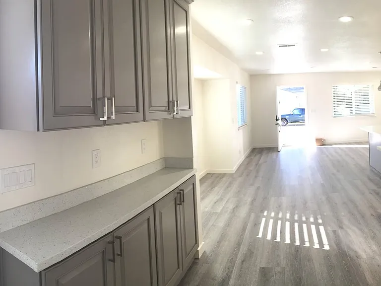 374 Raymond Ave — Photo 13