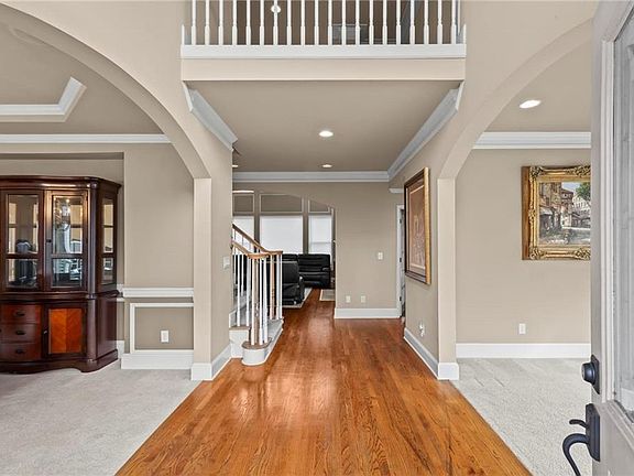 4th image of 320 Commons Gate Ct