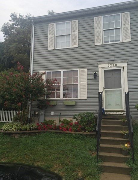 1st image of 2220 Melrose Ln