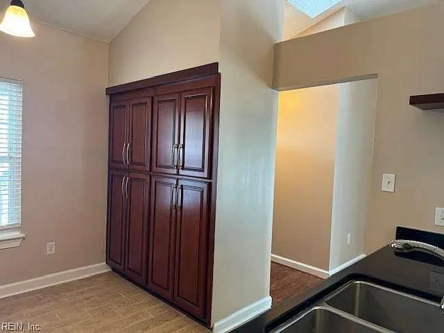 2123 Retreat Ct — Photo 8