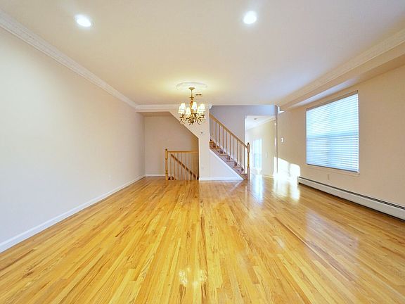 5th image of 86 Santa Monica Ln