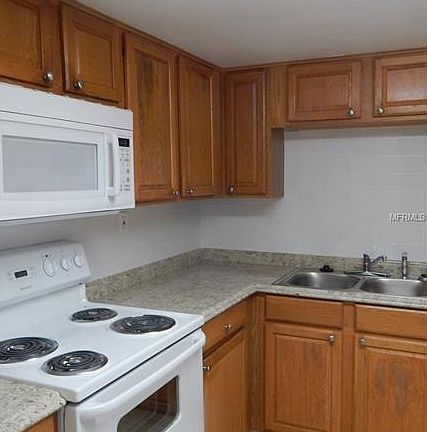 5th image of 822 Sky Lake Cir APT B