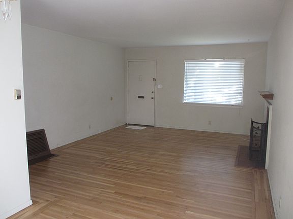 3rd image of 2315 Peachtree Ln
