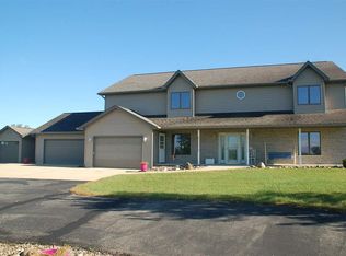 119 County Line Rd E, Oelwein, IA 50662