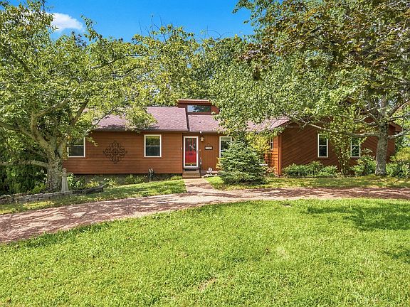 2nd image of 1405 Robert E Lee Ln