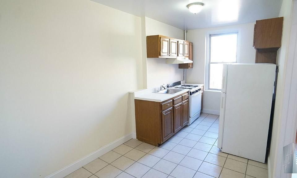 2nd image of 278 E 239th St APT 1F