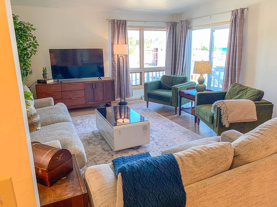 1st image of 123 Navarino St Unit 3