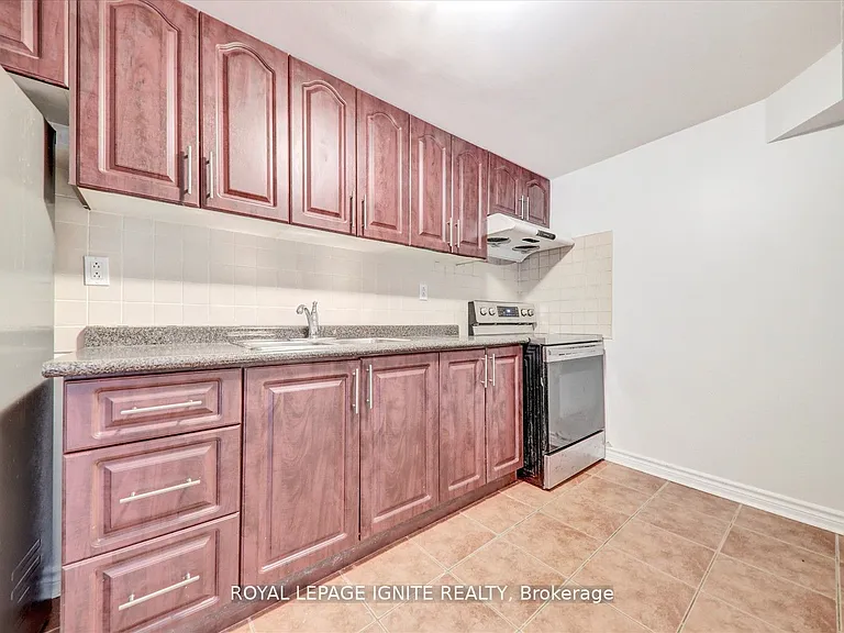 16 Sophia Rd #BASEMENT — Photo 13