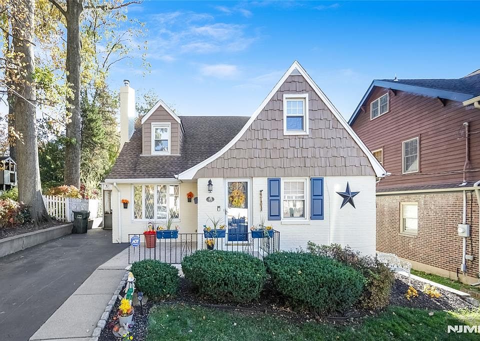1st image of 81 W Gouverneur Avenue