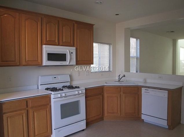 2nd image of 180 Fratelli Ave