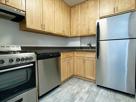 5th image of 200 E 15th St APT 9G