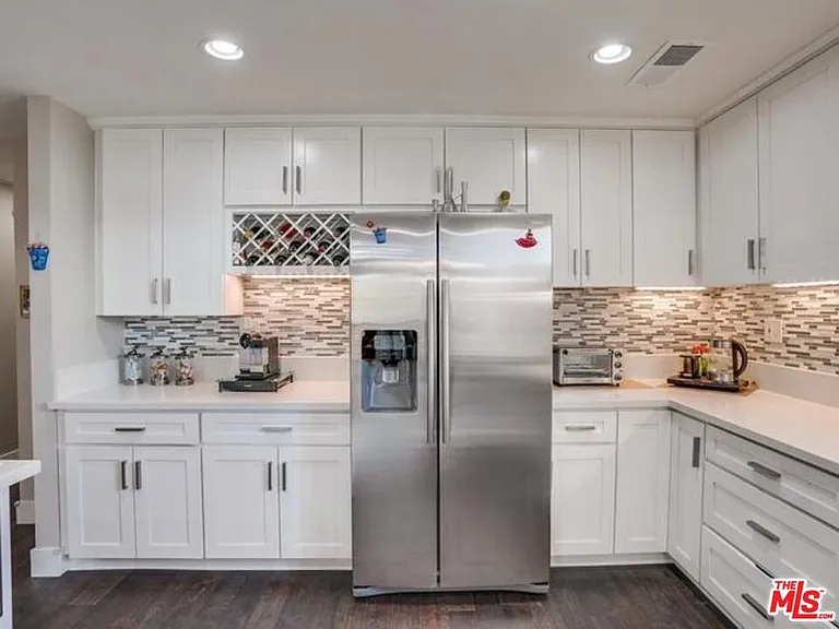 150 N Almont Dr #203 — Photo 4